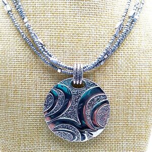 Lia Sophia SYNERGY Round Silver Design Pendant Gray Beaded Statement Necklace